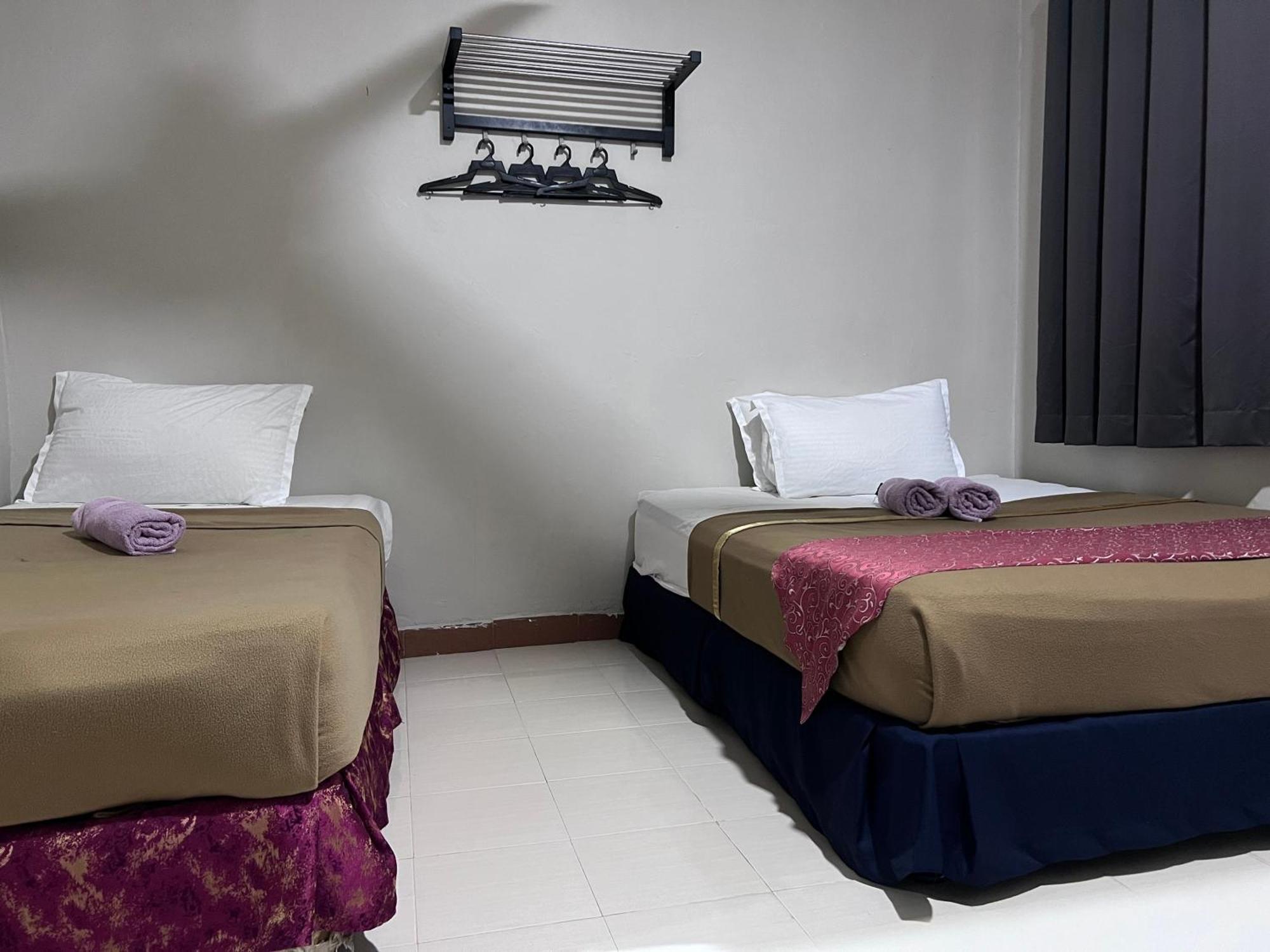 Capital O 91017 Tuba Beach Resort @ Pulau Tuba Kuah Exterior foto