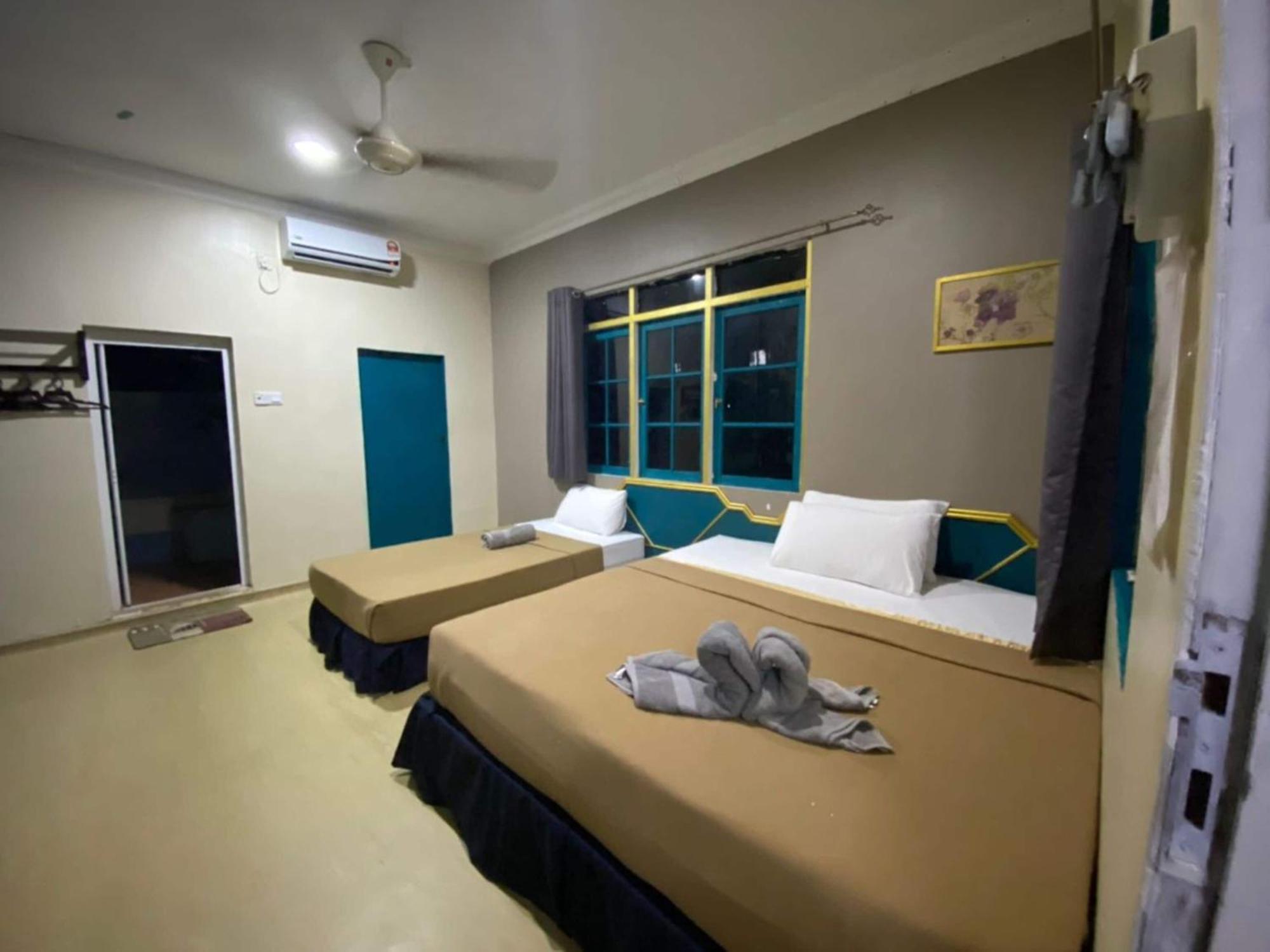 Capital O 91017 Tuba Beach Resort @ Pulau Tuba Kuah Exterior foto